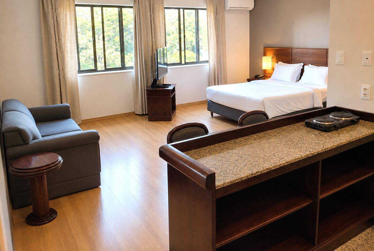 Studio Suite, 1 Queen Bed, Kitchen