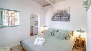 Bügeleisen/Bügelbrett, Reisekinderbett, WLAN