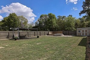 Property grounds - The Morgan House- New Build in Historic Haymount, 3BR 2.5Bath, Pool & Patio (Fayetteville)
