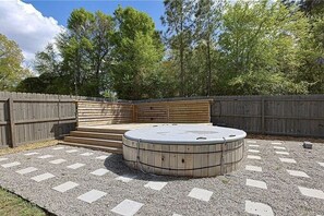 Outdoor spa tub - The Morgan House- New Build in Historic Haymount, 3BR 2.5Bath, Pool & Patio (Fayetteville)