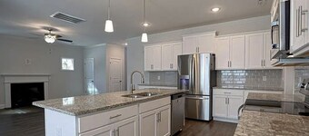 The Morgan House- New Build in Historic Haymount, 3BR 2.5Bath, Pool & Patio
