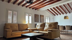 Fernseher, Kamin