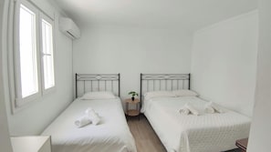 Travel cot, WiFi - Casa del Tío Paco Montecorto by Ruralidays (Málaga)