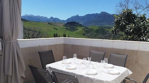Outdoor dining - Casa del Tío Paco Montecorto by Ruralidays (Málaga)