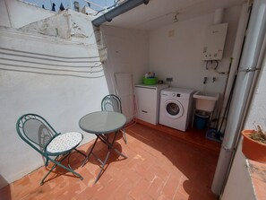 Outdoor dining - Apartment 'Nou_8' with Balcony, Wi-Fi and Air Conditioning (Sitges)