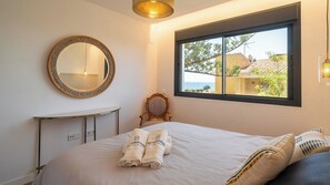 Bügeleisen/Bügelbrett, Reisekinderbett, WLAN
