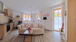 Living area - Apartment 'Haus Christian Und Hanni' with Mountain View (Bad Kohlgrub)
