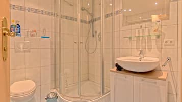 Dusche, Haartrockner, Handtücher