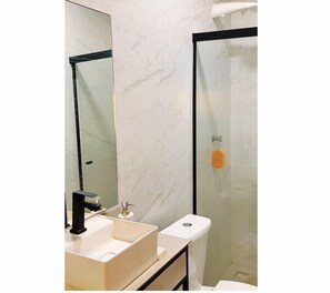 Departamento Confort, vista a la ciudad | Baño