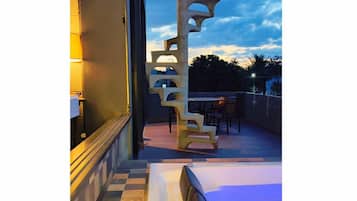 Departamento Confort, vista a la ciudad | Restaurante al aire libre