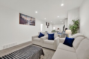 Fernseher, Kamin, Arbeitsbereiche