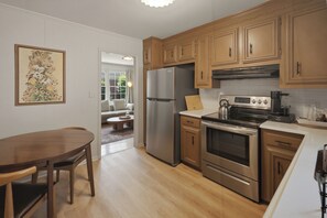 Microondas, horno, placa de cocina, lavavajillas