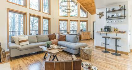 Helen Nature Retreat ~ King Beds, Hot Tub, Private Surroundings ~ Innsbruck!!