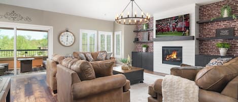 Smart TV y chimenea