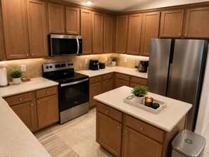 Private kitchen - Davenport Pool Home 4BR, Games Room, Minutes to Disney Parks (Davenport)
