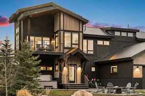 Exterior - Buckhorn Retreat, new,  hot tub, deck, views! (Crested Butte)