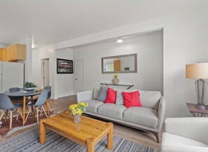 Living area - Bright 2BR w/ Free Parking Near Downtown Seattle (Seattle)