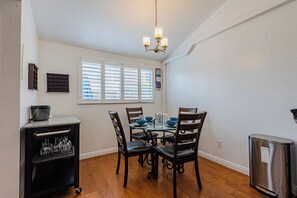 Dining - The Blue Bungalow, Torrance CA (Torrance)