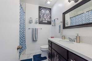Bathroom - The Blue Bungalow, Torrance CA (Torrance)