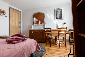 1 bedroom, WiFi, bed sheets - Red Room, Wine Route (Herrlisheim-près-Colmar)