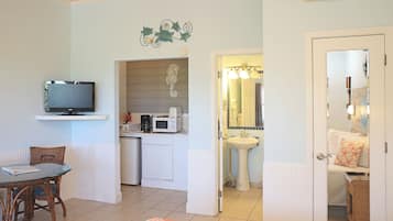 Iron/ironing board, WiFi (free), bed sheets