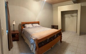 9 bedrooms, WiFi, bed sheets, wheelchair access - 9-Bedroom Ocean View Home in Vista Marina for Large Groups (Vista Marina)