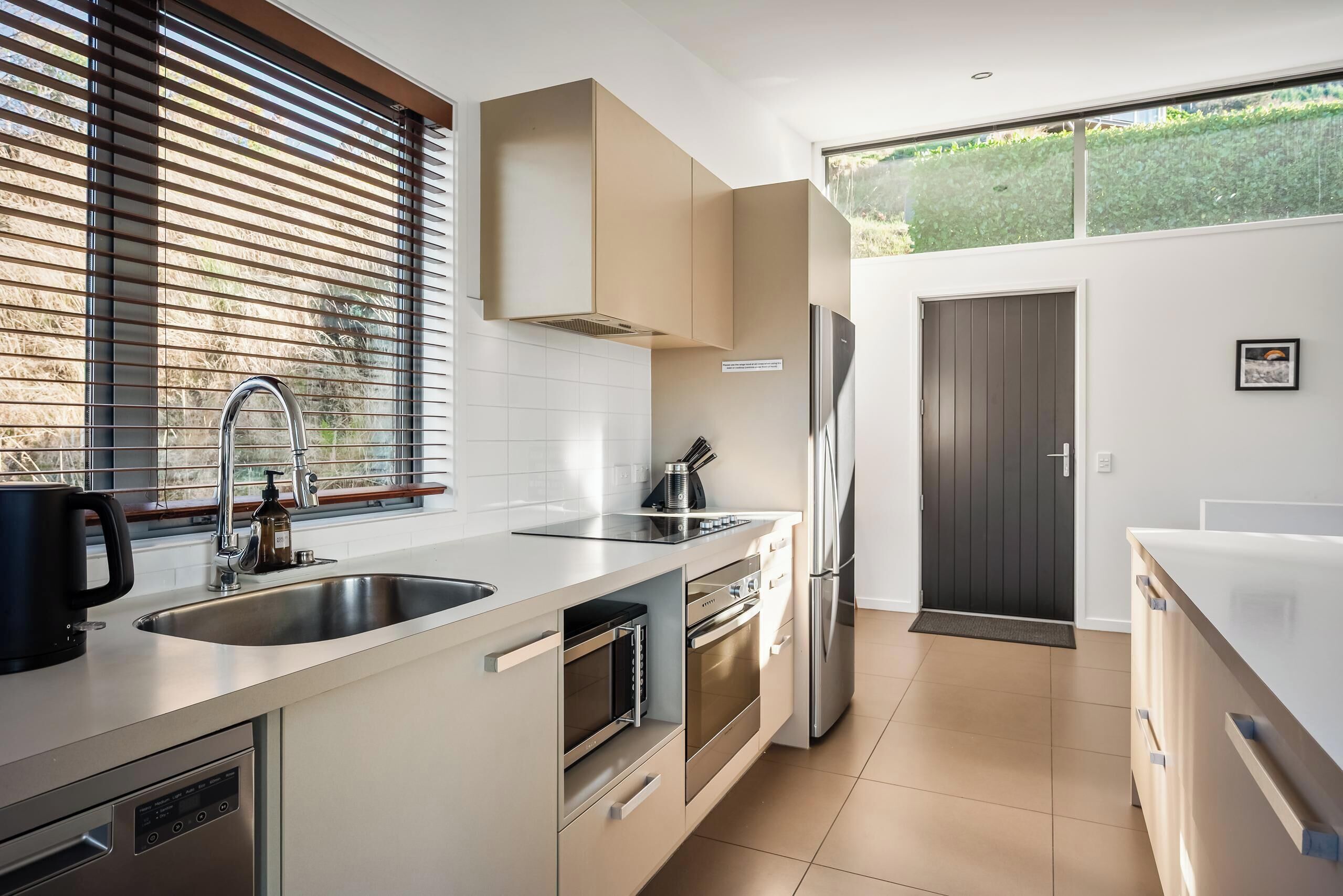 Coffee/tea maker, fridge, oven, electric kettle