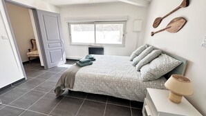 A bedroom with a bed, pillows, a lamp, and a window. - Gordes - Luberon: Charming house with private pool (exclusive access) (Gordes)