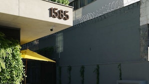 Business Studio | Exterior
