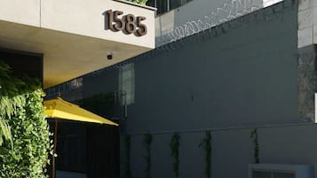 Business Studio | Exterior