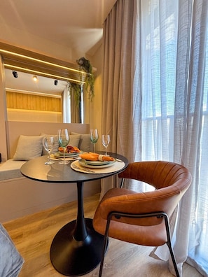 Dining - GO24 by LikeHome (Porto Alegre)