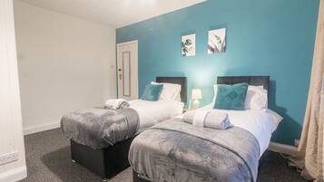 4 bedrooms, iron/ironing board, WiFi, bed sheets