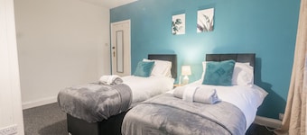Spacious 4BR House | Sleeps 7 | Free Parking | Prime Leicester