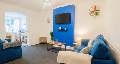 Spacious 4BR House | Sleeps 7 | Free Parking | Prime Leicester