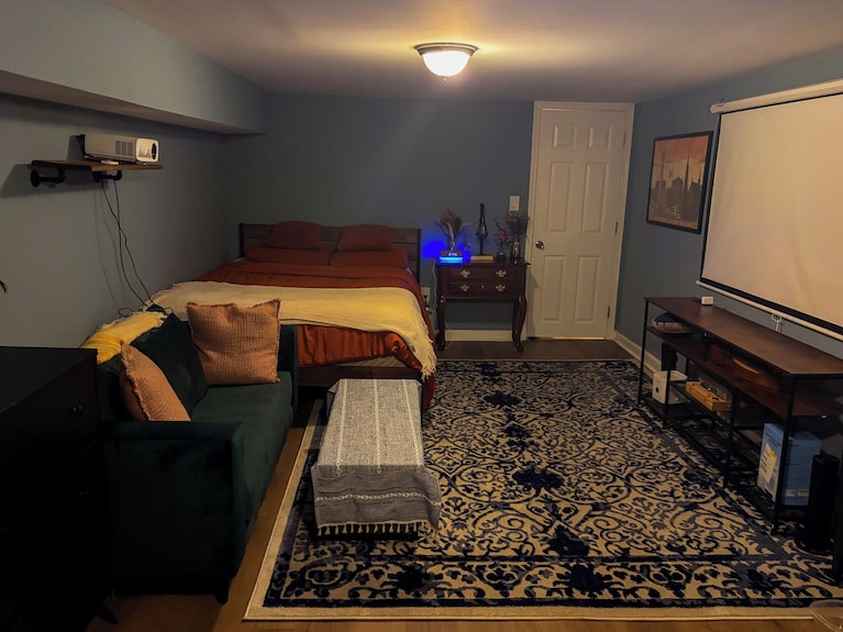 Perfect 2-bedroom Apartment In House With Private Entrance In Hampden Baltimore - Owings Mills, MD