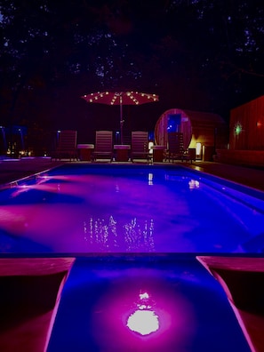 A heated pool - Pool•Sauna•Hot Tub•Glow Golf•Playground•100” TV (Broken Bow)