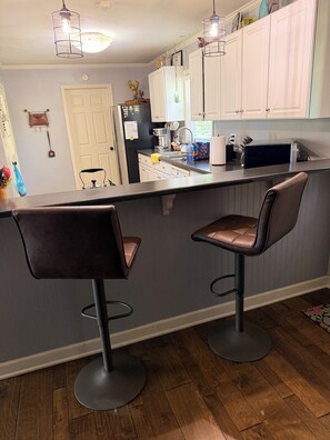 Private kitchen - Cozy Ranch Retreat•1 Mile to DT Greer•Sleeps 8 (Greer)