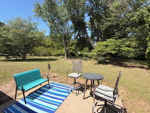 Outdoor dining - Cozy Ranch Retreat•1 Mile to DT Greer•Sleeps 8 (Greer)