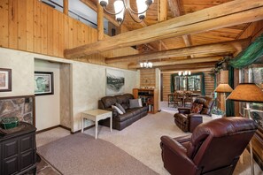 Smart TV, fireplace, books, offices - New Listing! Hike + Ski + Explore + Dog Friendly (Bozeman)