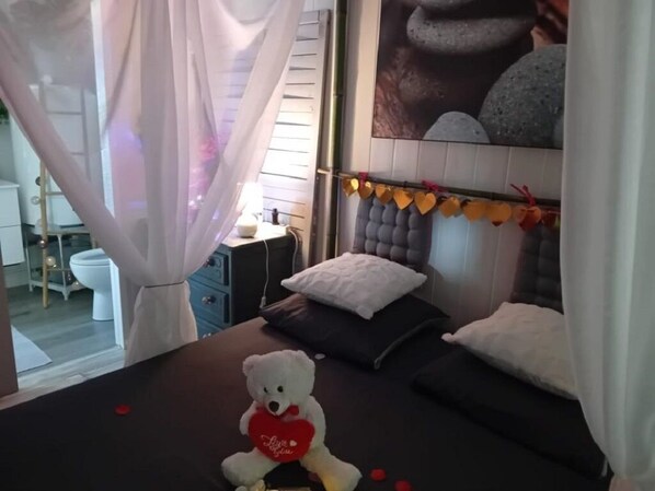Room - Vrbo Property (Montpouillan)