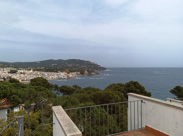 Property grounds - Rustic apartment with a large terrace and exceptional sea view (Calella de Palafrugell)