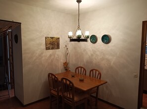 Dining - Rustic apartment with a large terrace and exceptional sea view (Calella de Palafrugell)