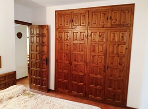 Free WiFi, bed sheets - Rustic apartment with a large terrace and exceptional sea view (Calella de Palafrugell)