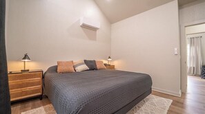 8 bedrooms, iron/ironing board, WiFi, bed sheets