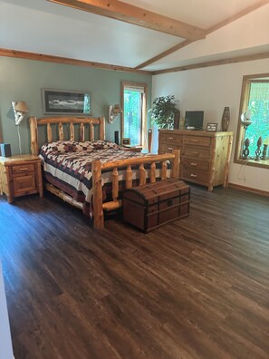 Room - Beautiful home, giant windows, sand beach, dock w/boat lift. Premier lake! (Bemidji)