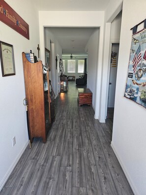 Lobby - 3bedroom house in charming Princeton with cool AC breeze and golf hitting screen (Princeton)