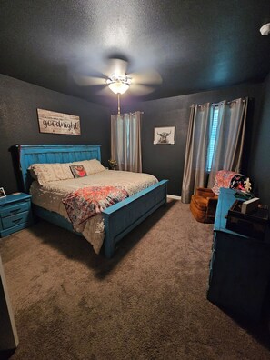 WiFi, bed sheets - 3bedroom house in charming Princeton with cool AC breeze and golf hitting screen (Princeton)