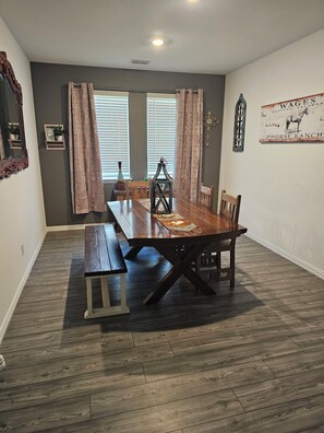 Dining - 3bedroom house in charming Princeton with cool AC breeze and golf hitting screen (Princeton)