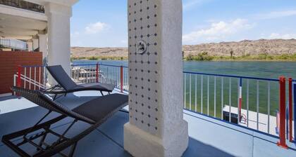 Riverfront Retreat•Private Dock•Game Room•Sleeps12