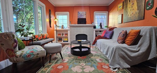 Charming 1920s Westbrae Berkeley Cottage with Soaking Tub! Walk to BART & Parks